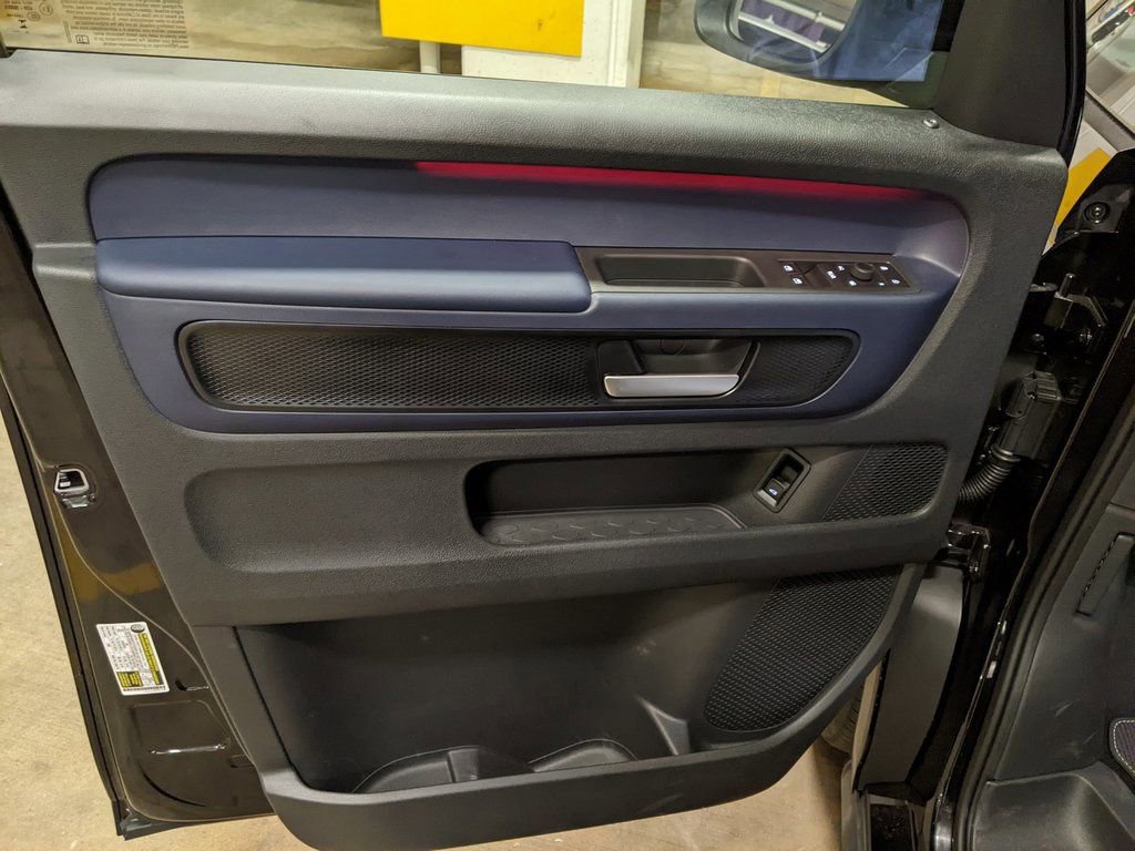 New 2025 Volkswagen ID. Buzz Pro S image 9