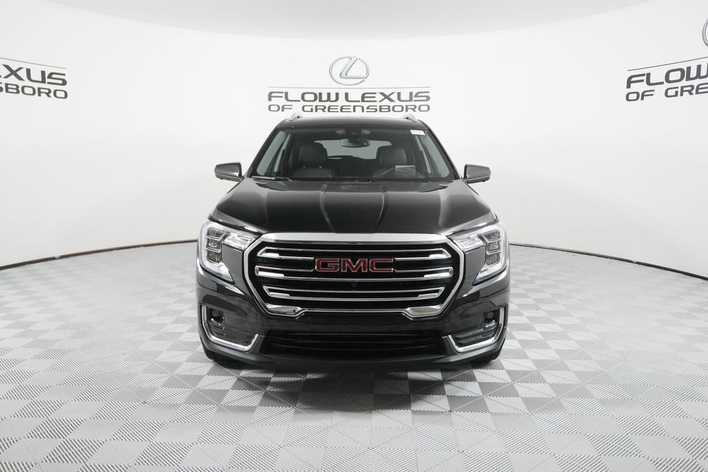 Used 2023 GMC Terrain SLT w/ Infotainment Package II FWD image 2