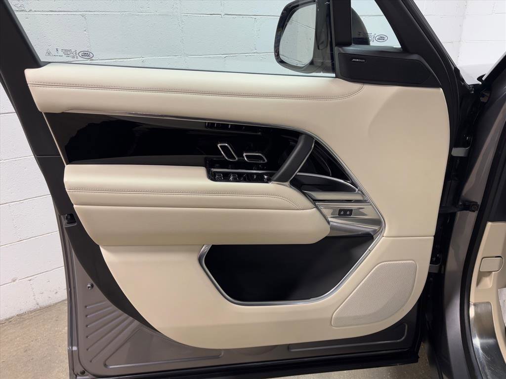 Used 2023 Land Rover Range Rover SE image 25