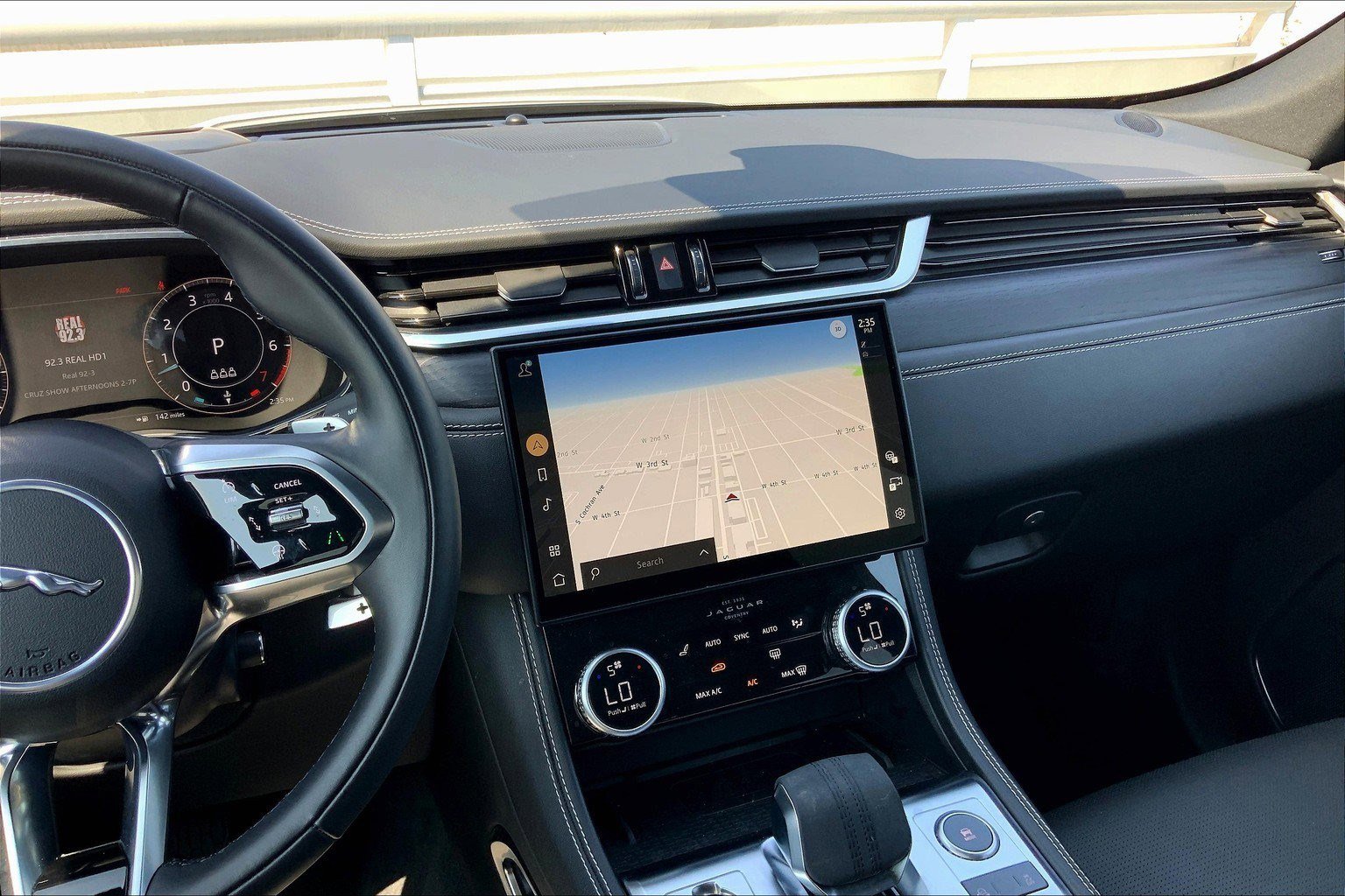 Used 2025 Jaguar F-PACE R-Dynamic S image 6