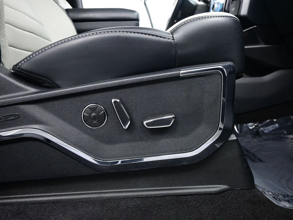 Used 2024 Ford F150 Lightning Platinum image 23