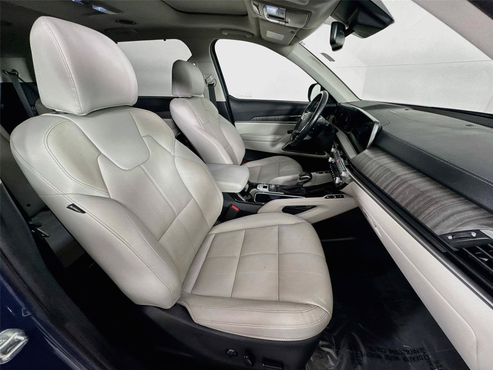 Certified 2023 Kia Telluride EX w/ EX Captain's Chair Package FWD image 30