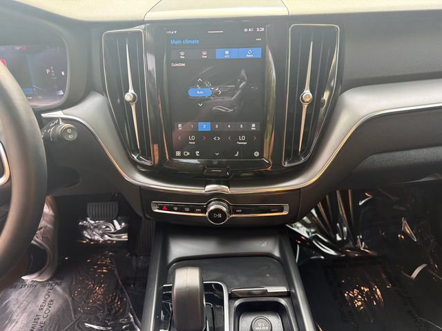 Used 2024 Volvo XC60 B5 Core AWD/4WD image 31