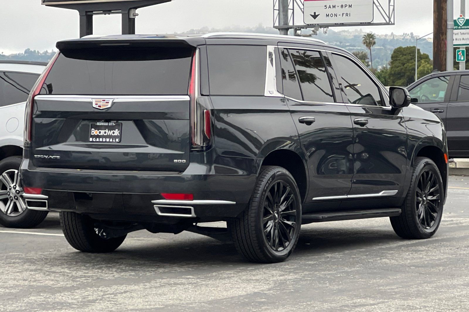 Used 2022 Cadillac Escalade Luxury image 4