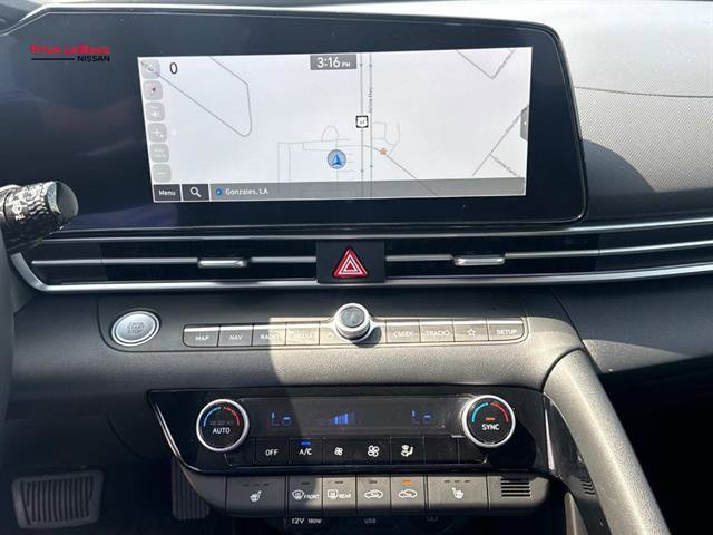 Used 2025 Hyundai Elantra SEL FWD image 24