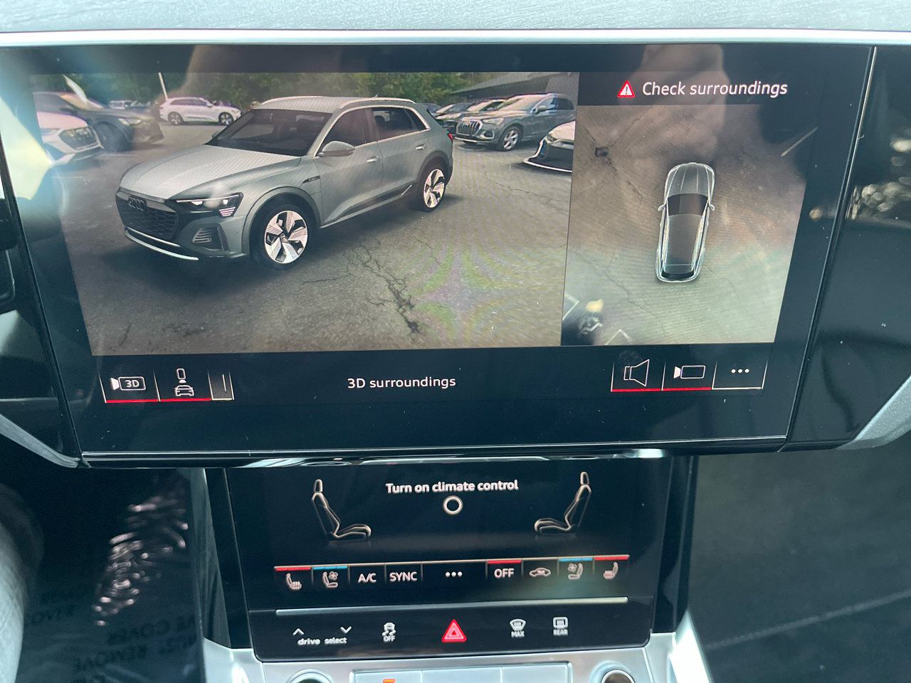 Used 2024 Audi Q8 e-tron Premium Plus w/ Premium Plus Package image 58