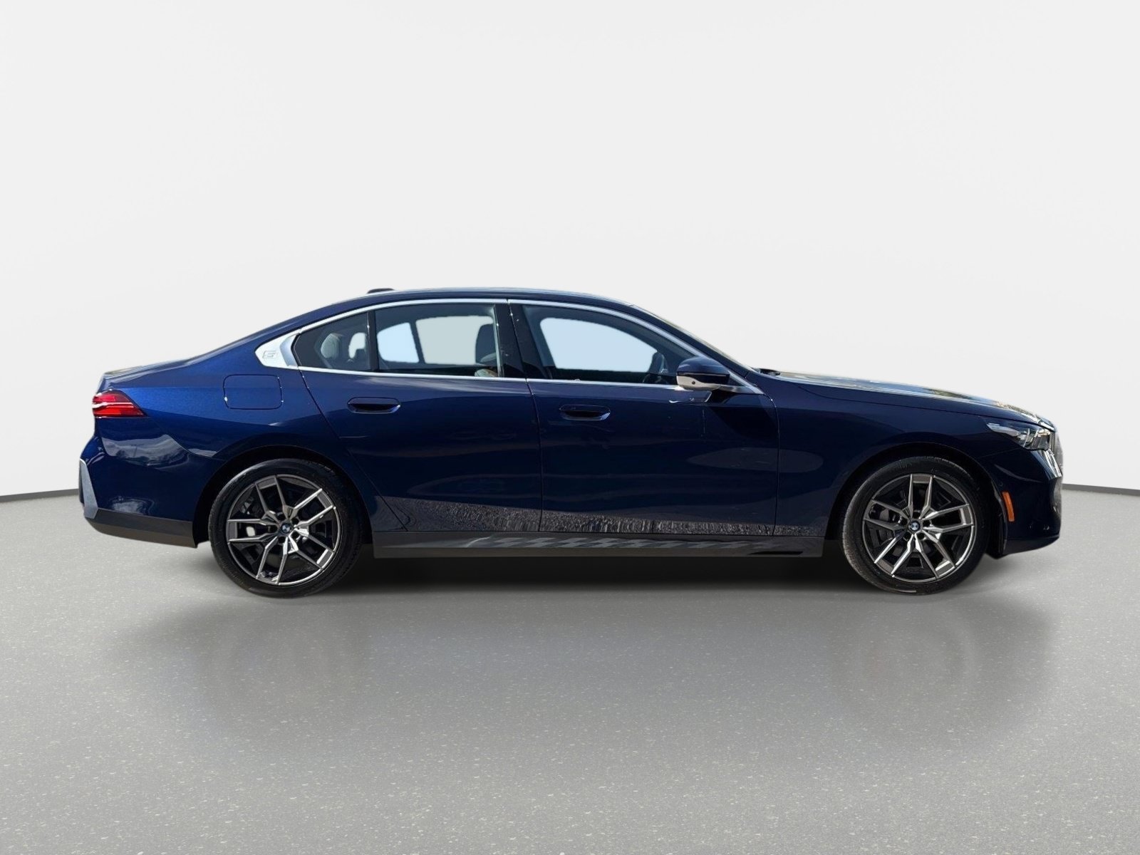 Used 2026 BMW 530i xDrive AWD/4WD image 2