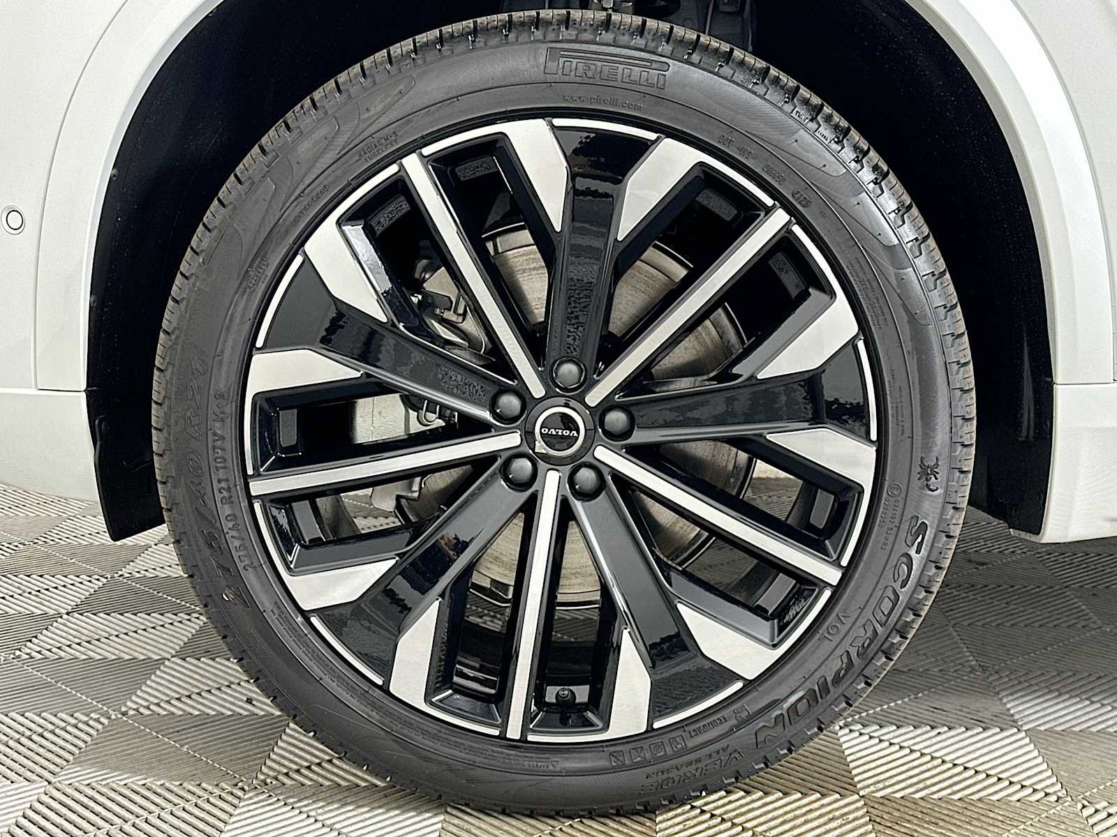New 2026 Volvo XC90 B6 Plus w/ Protection Package Premier image 31