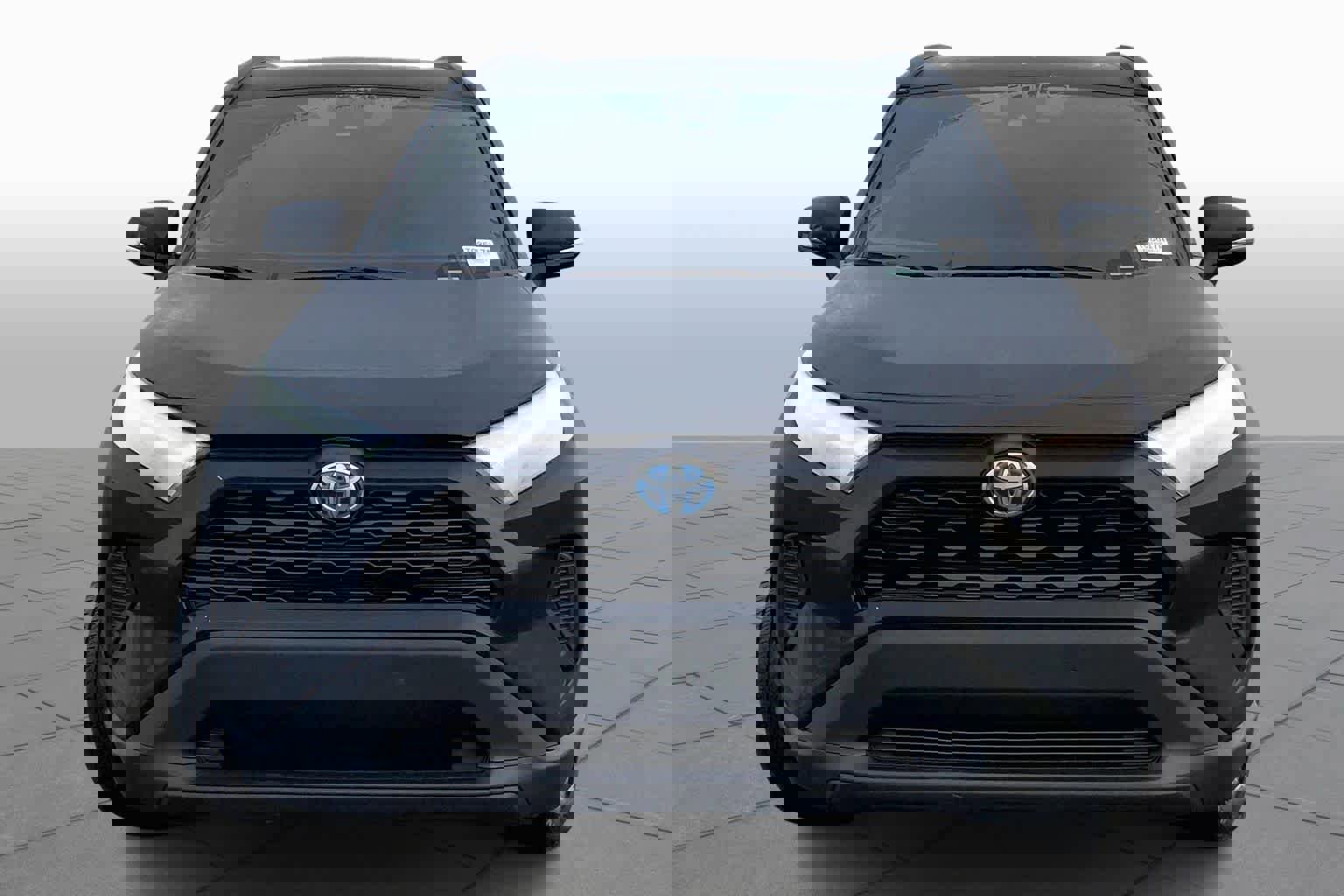 Used 2024 Toyota RAV4 XLE w/ Convenience Package image 4