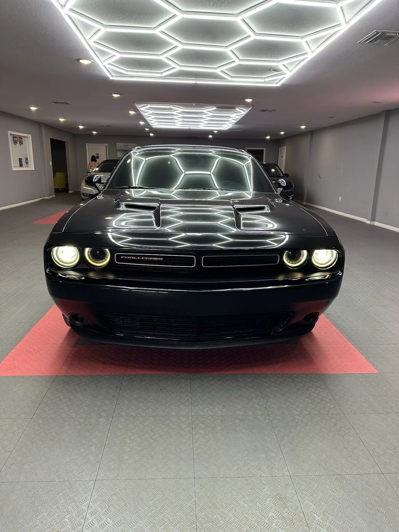 Used 2018 Dodge Challenger SXT RWD image 8