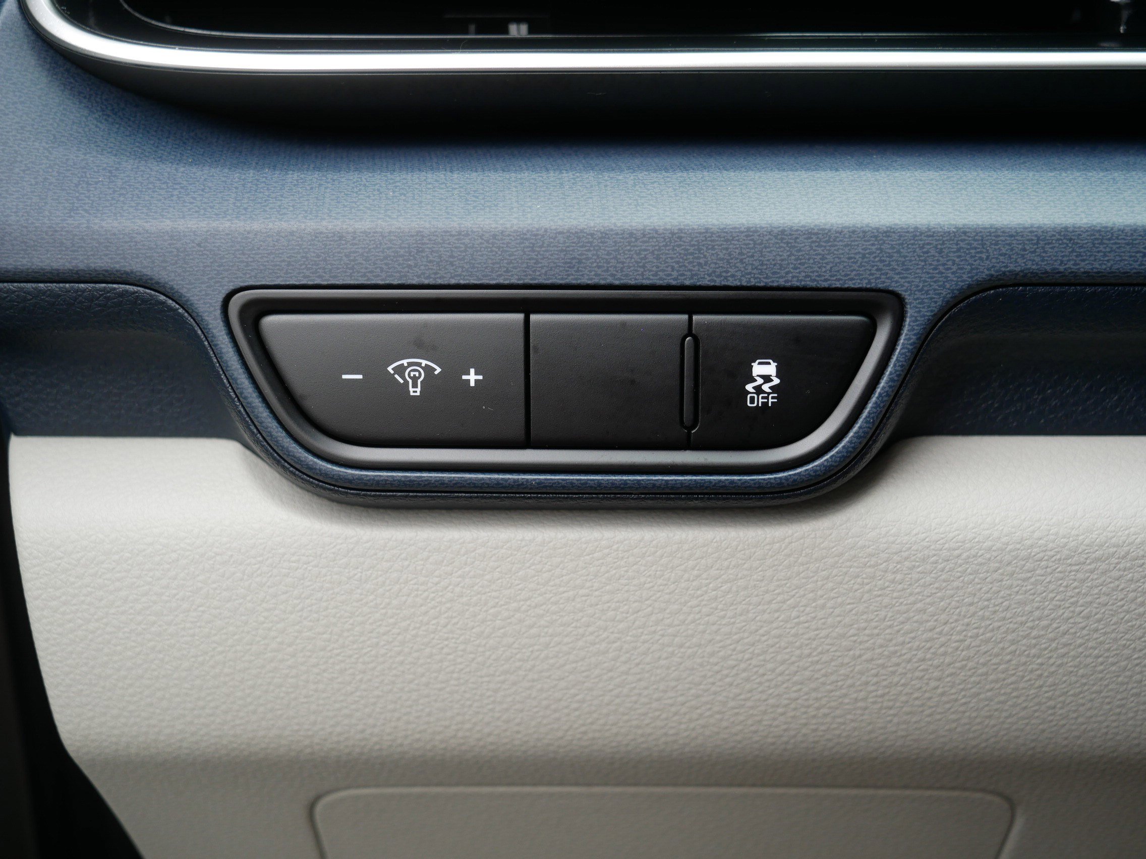 Used 2025 Kia Carnival EX FWD image 26