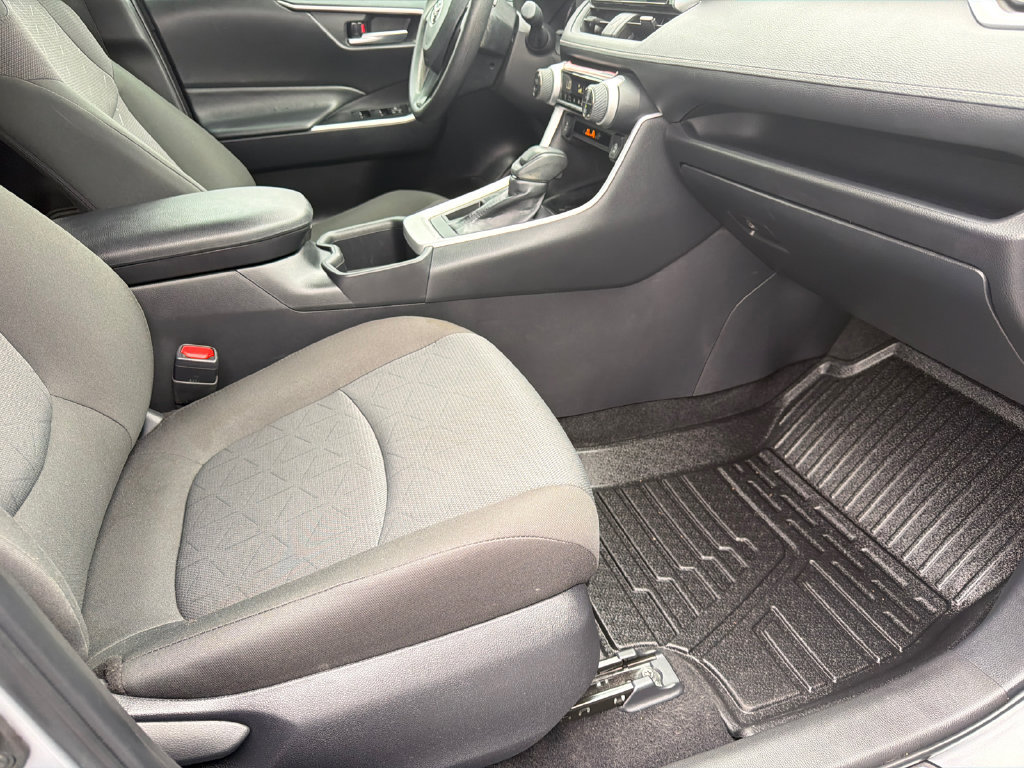 Used 2025 Toyota RAV4 XLE FWD image 17