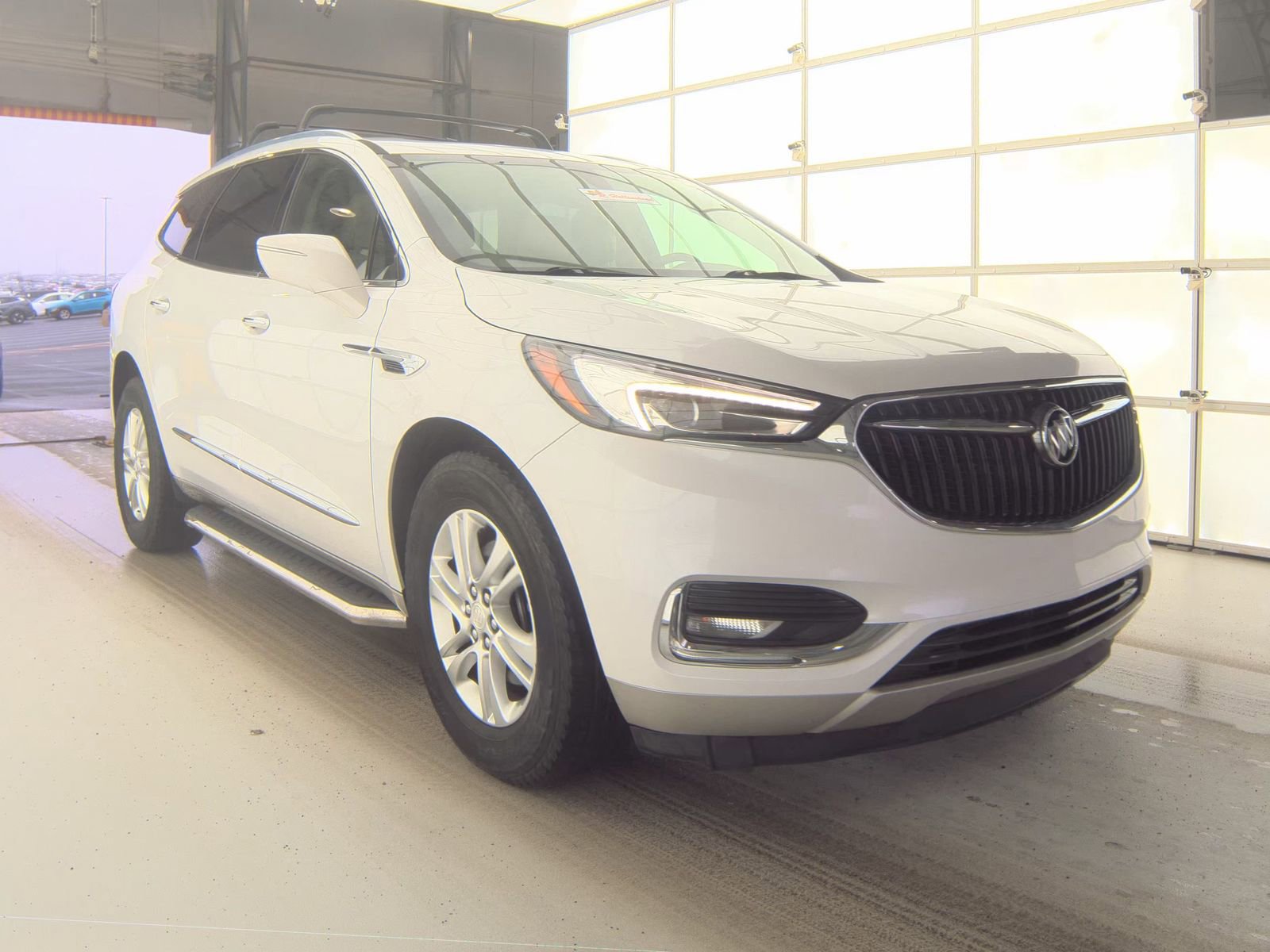 Used 2019 Buick Enclave Essence image 2