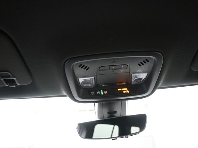 Used 2023 Chevrolet Traverse LT image 12