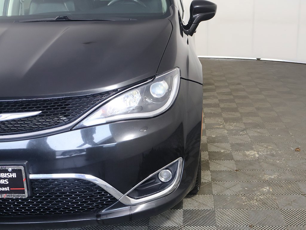 Used 2020 Chrysler Pacifica Touring-L image 13