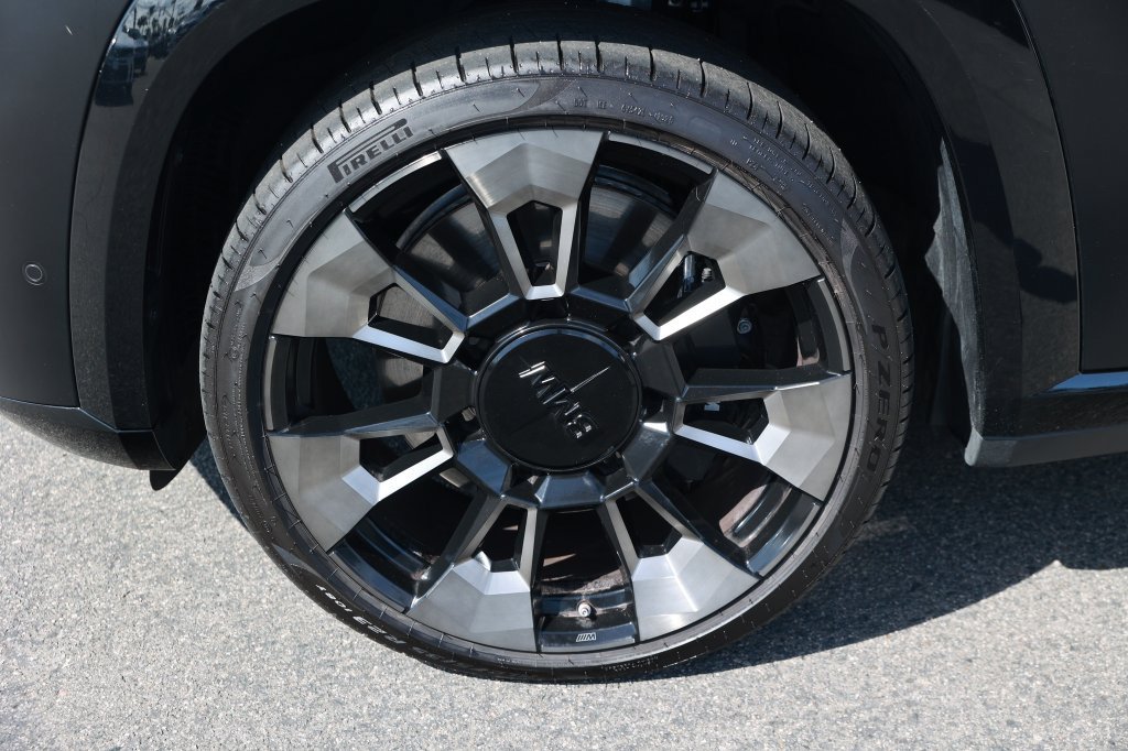 Used 2024 BMW XM AWD/4WD image 11