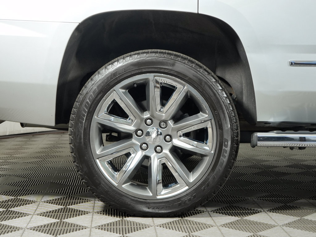 Used 2019 Chevrolet Tahoe LT w/ Luxury Package AWD/4WD image 16