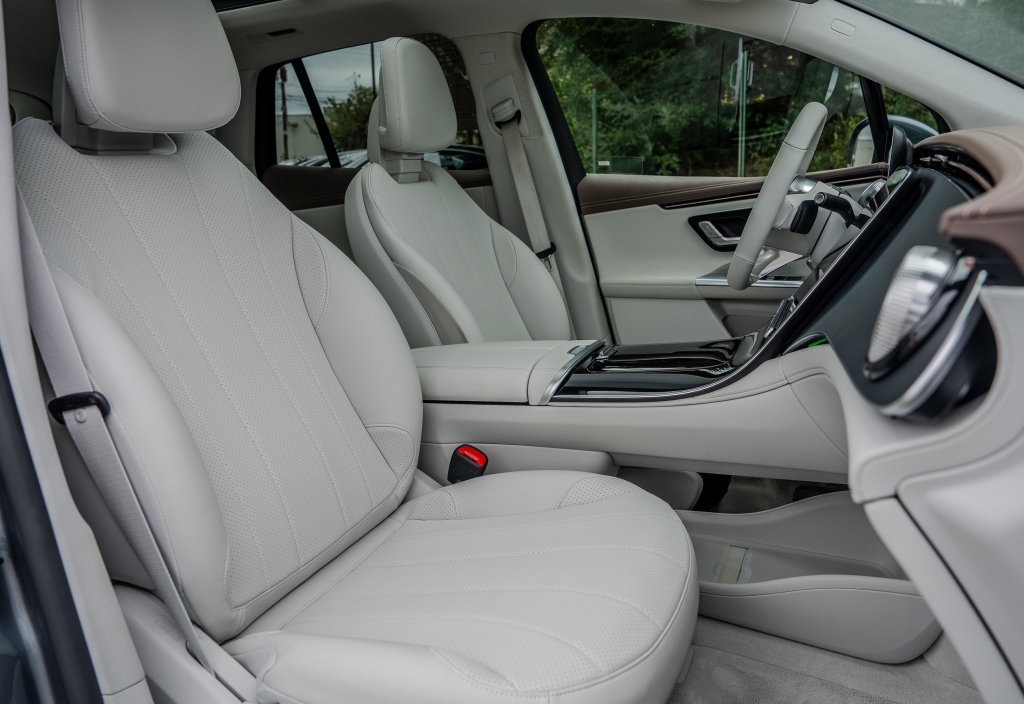Used 2023 Mercedes-Benz EQE 350+ SUV w/ AMG Line Exterior Package image 21