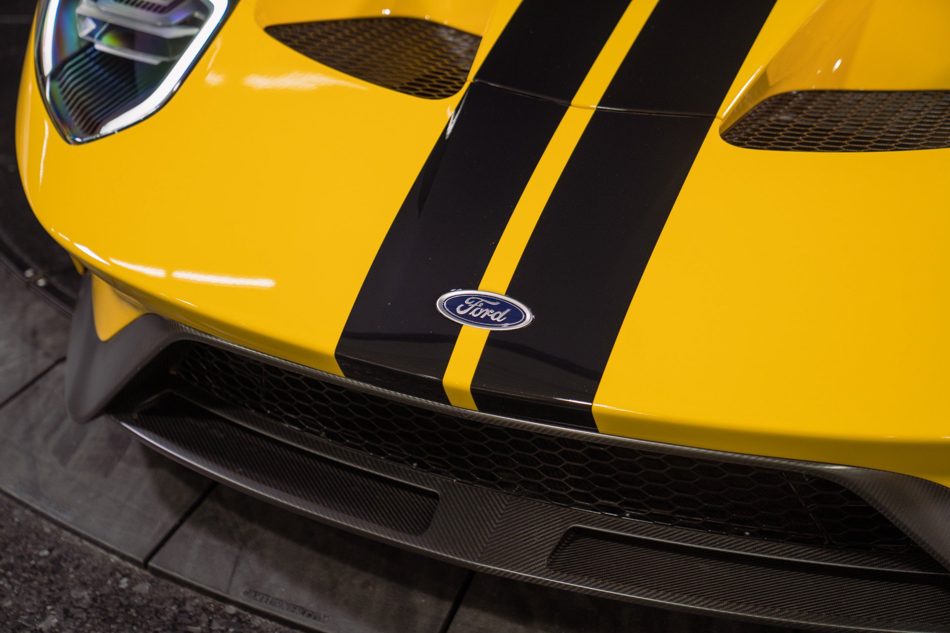 Used 2019 Ford GT RWD image 11
