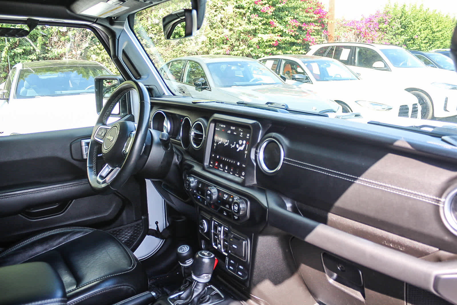 Used 2022 Jeep Wrangler Unlimited Sahara image 16