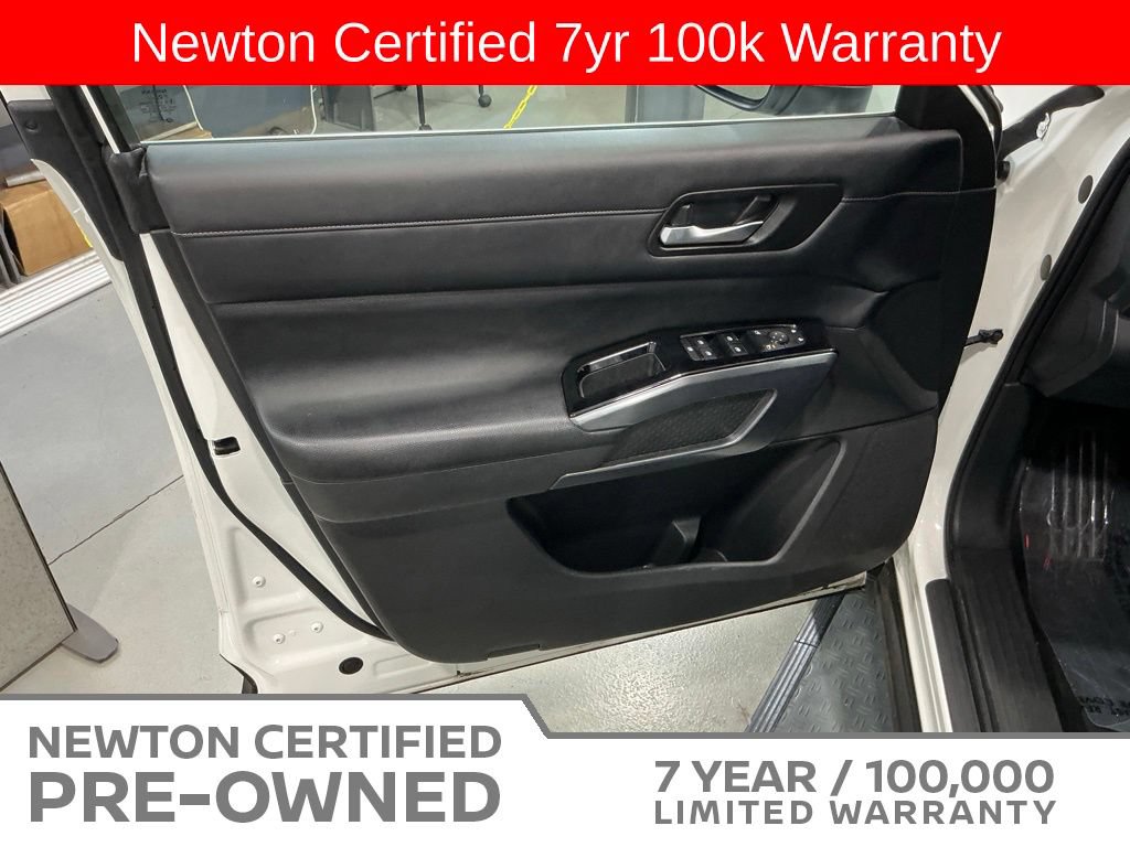 Used 2023 Nissan Pathfinder SL w/ Black Appearance Package FWD image 41