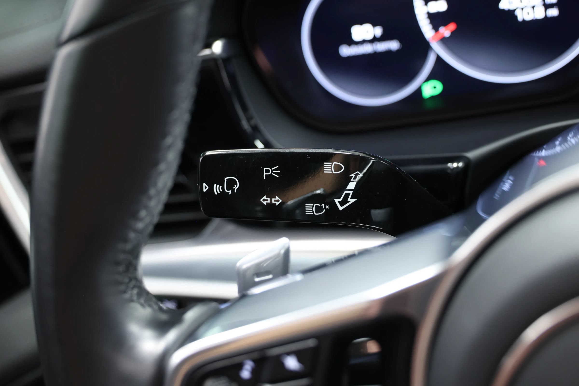 Used 2020 Porsche Panamera AWD/4WD image 28