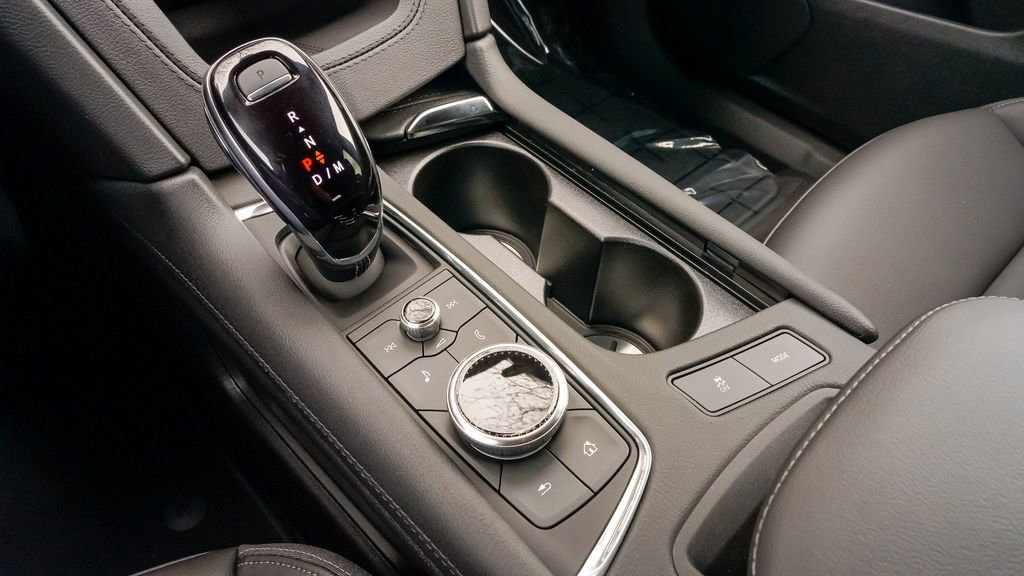 Certified 2025 Cadillac XT6 Luxury image 29