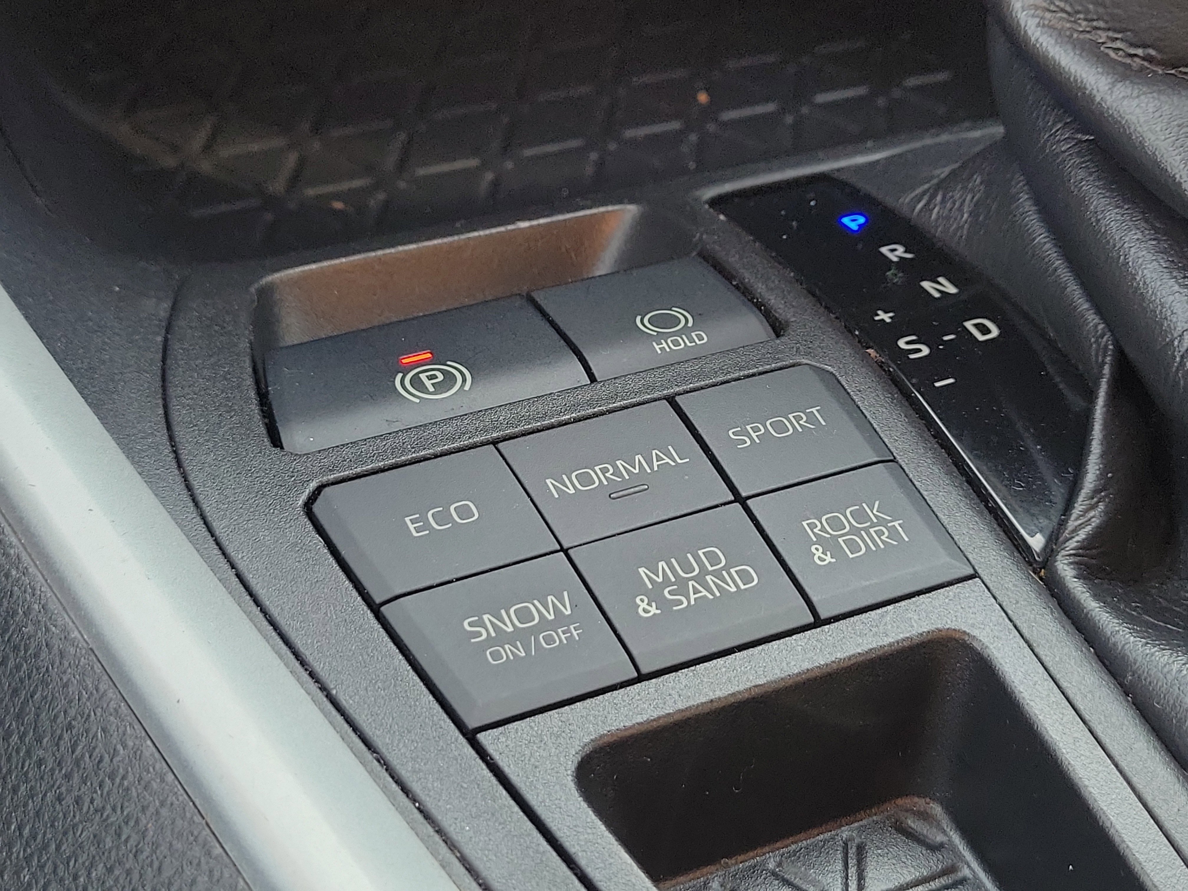 Used 2021 Toyota RAV4 LE image 32