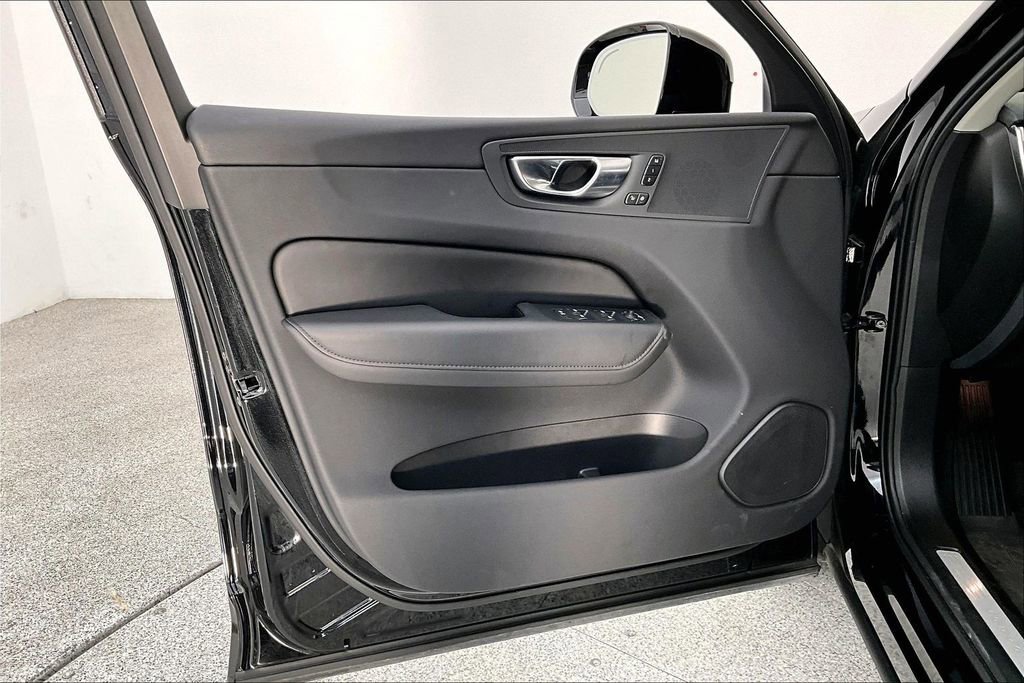 Used 2025 Volvo XC60 B5 Plus w/ Protection Package Premier image 22