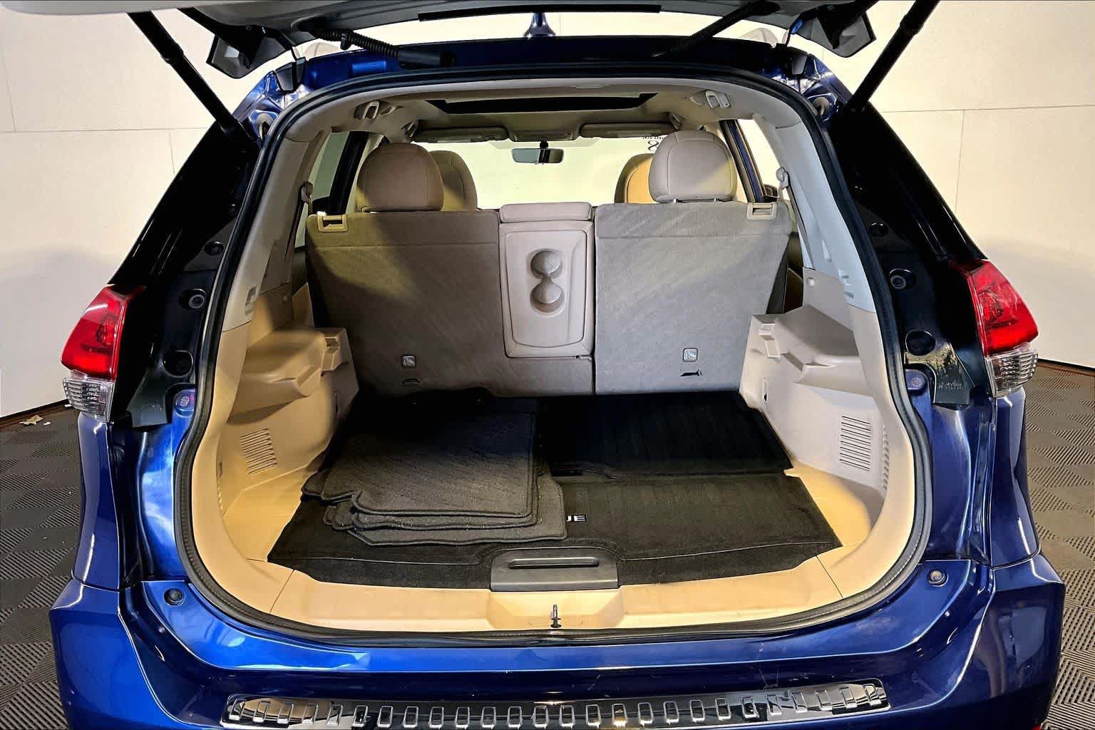 Used 2018 Nissan Rogue SV w/ Sun & Sound Touring Package AWD/4WD image 36