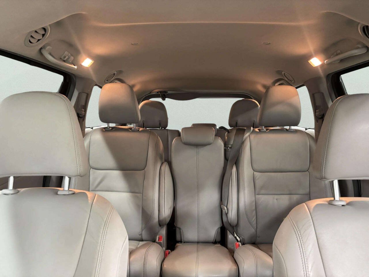Used 2015 Toyota Sienna XLE FWD image 24