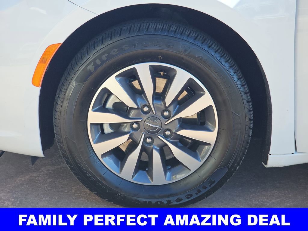 Used 2024 Chrysler Pacifica Select image 38