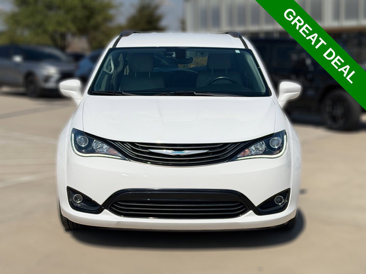 Used 2018 Chrysler Pacifica Touring-L FWD image 4