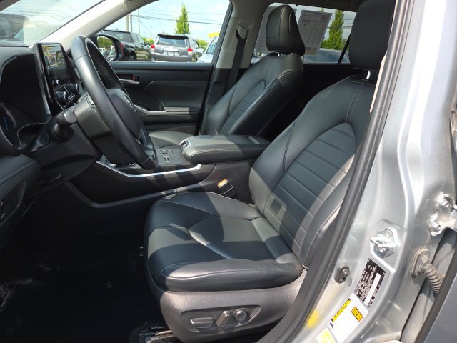 Used 2023 Toyota Highlander XLE AWD/4WD image 9