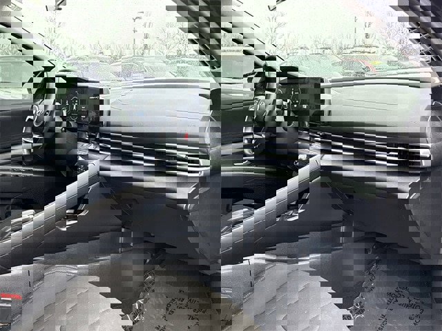 Used 2024 Hyundai Elantra SEL image 25