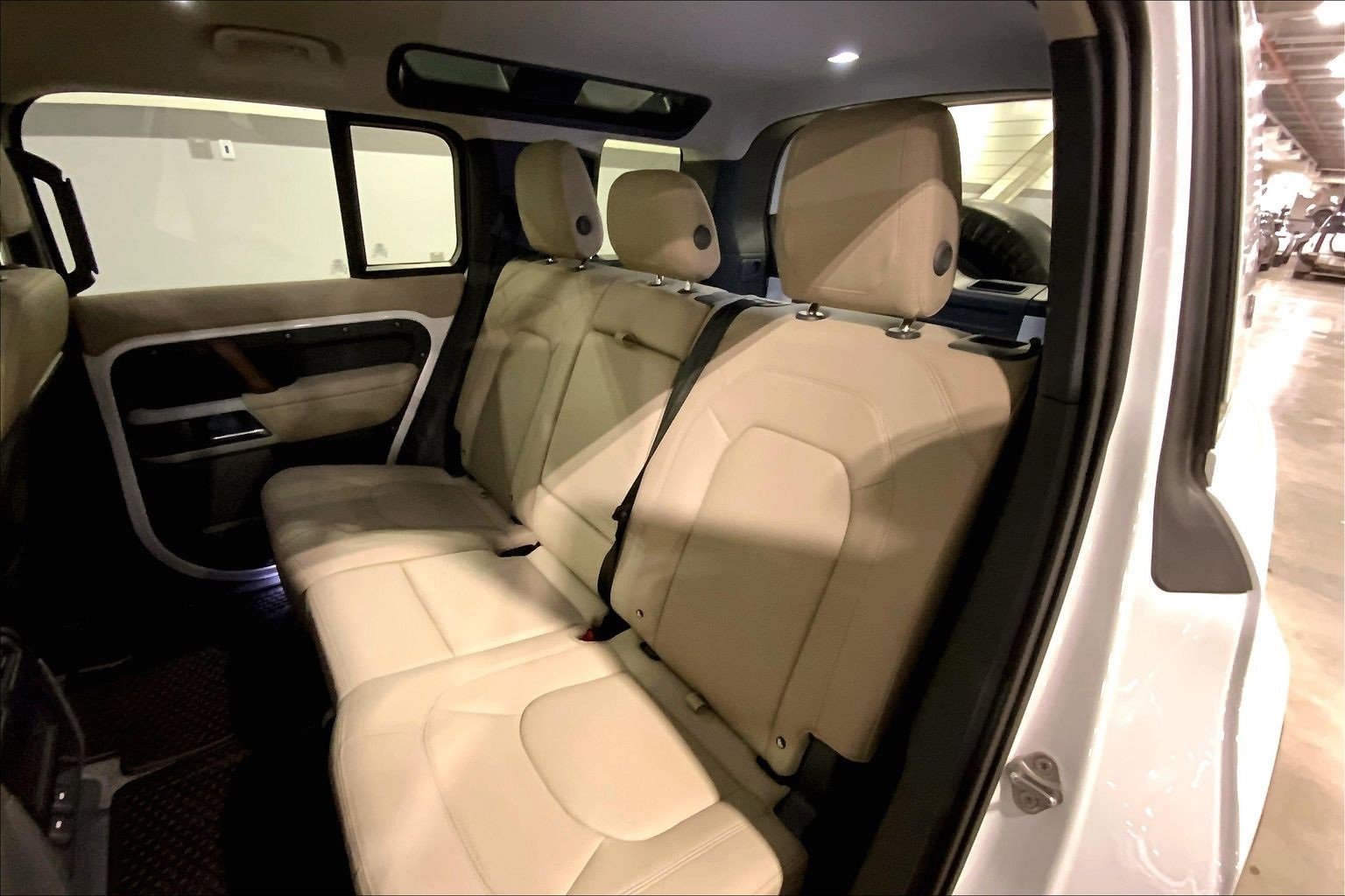 Used 2024 Land Rover Defender 110 S image 20