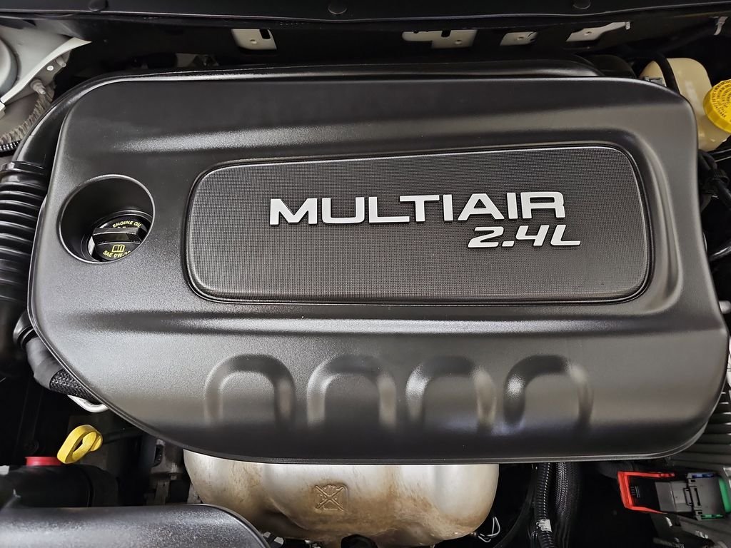 Used 2016 Jeep Cherokee Sport w/ Cold Weather Group AWD/4WD image 31