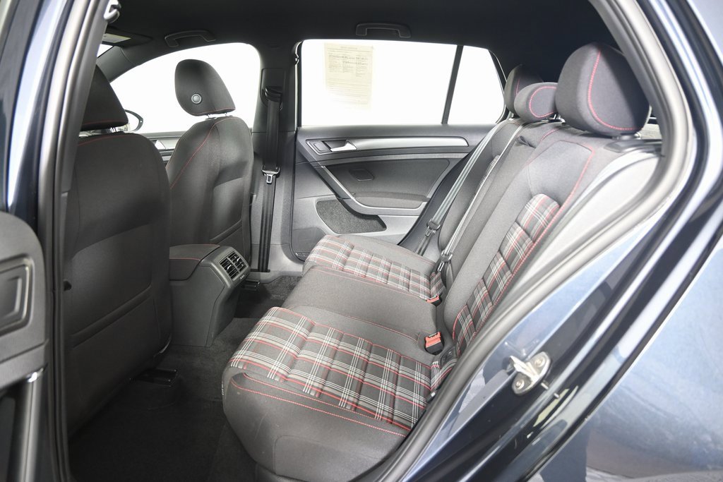 Used 2018 Volkswagen Golf 4-Door image 18