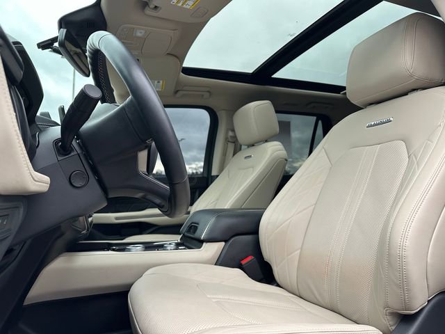 Used 2024 Ford Expedition Platinum image 10