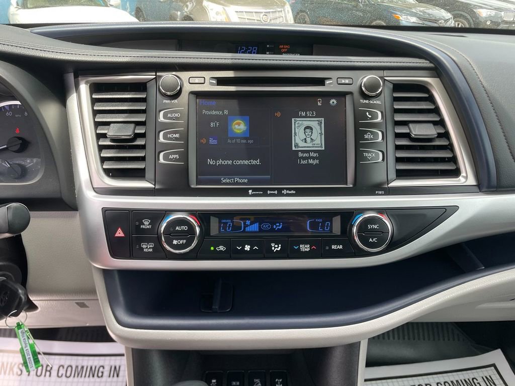 Used 2019 Toyota Highlander Plus AWD/4WD image 20