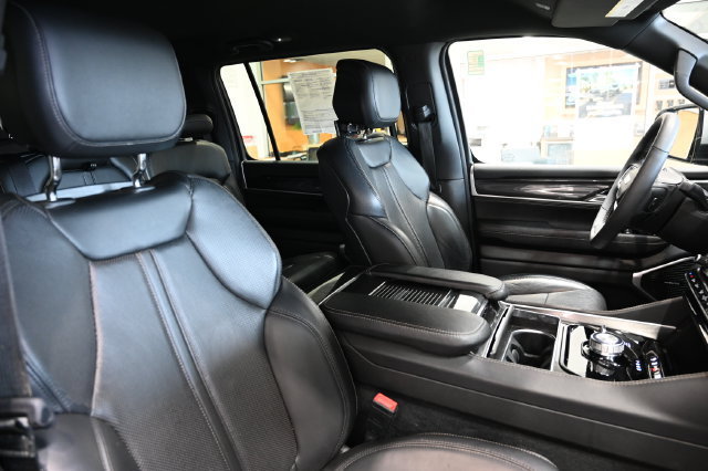 Used 2022 Jeep Wagoneer Series I AWD/4WD image 10