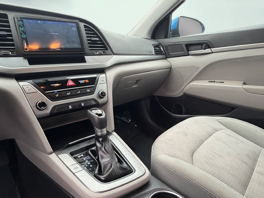 Used 2017 Hyundai Elantra SE FWD image 31