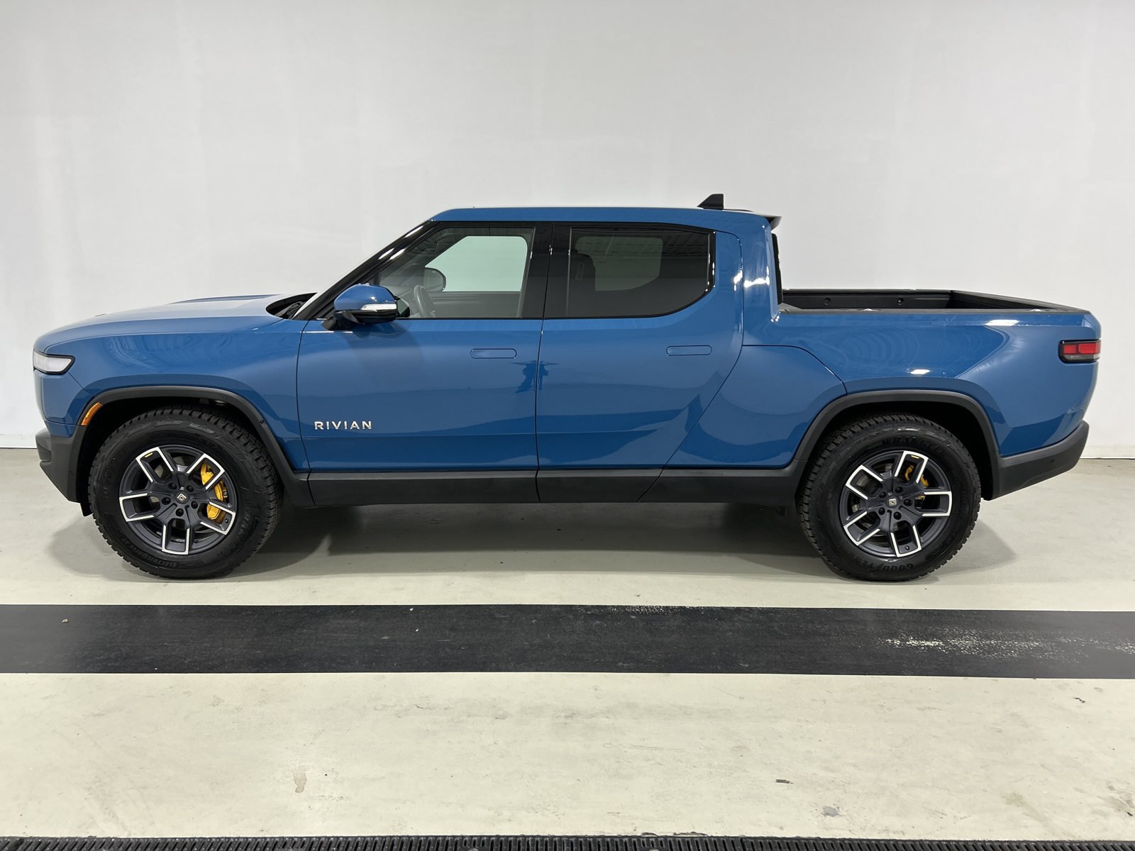 Used 2023 Rivian R1T Launch Edition AWD/4WD image 2