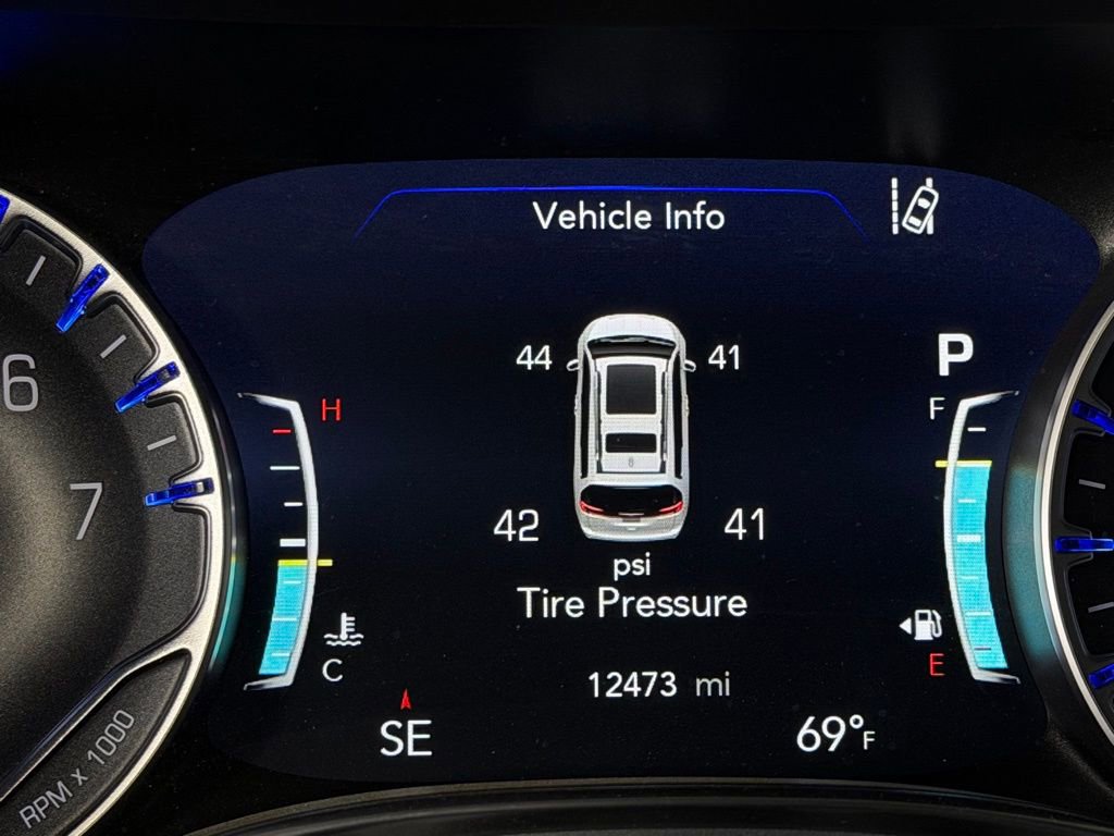 Certified 2026 Chrysler Pacifica Limited FWD image 18