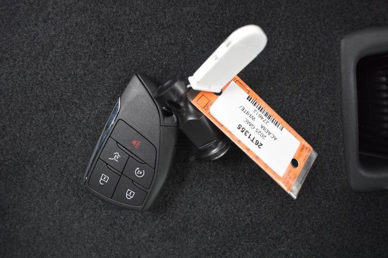 New 2025 GMC Acadia Elevation image 25