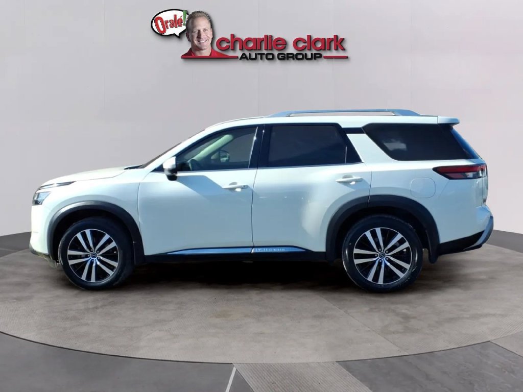 Used 2023 Nissan Pathfinder Platinum FWD image 2