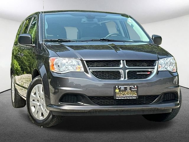 Used 2018 Dodge Grand Caravan SE w/ UConnect Hands-Free Group FWD image 2