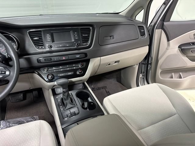 Used 2018 Kia Sedona L FWD image 21