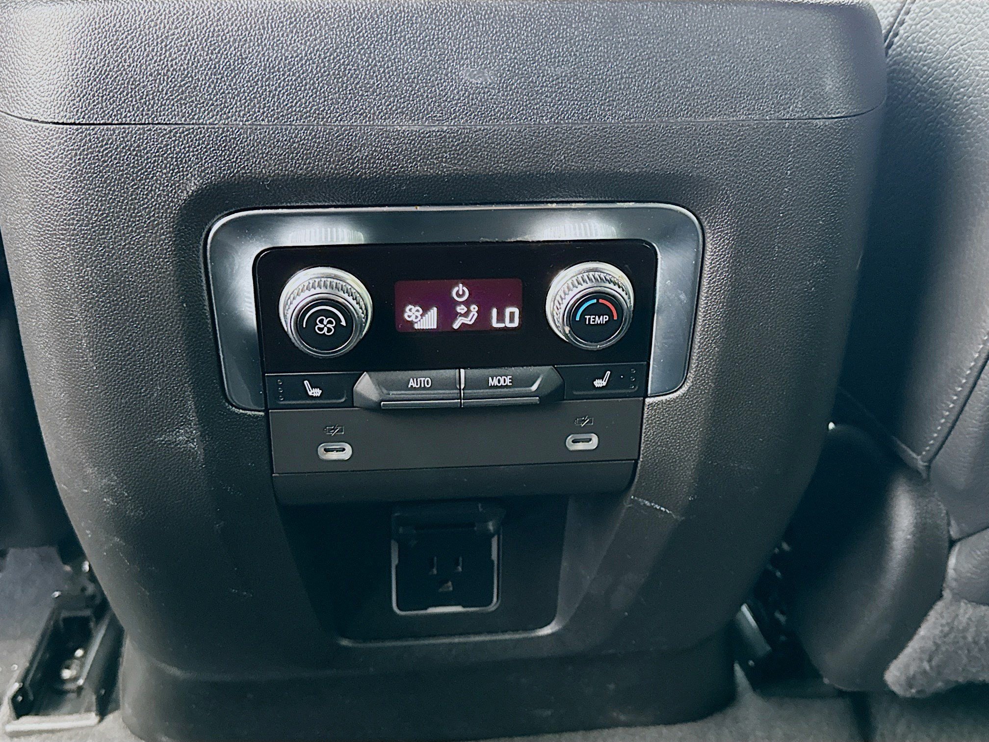 Used 2024 GMC Yukon Denali RWD image 16