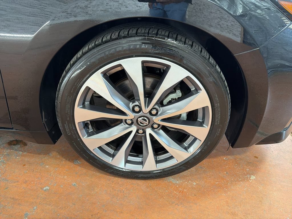 Used 2022 Nissan Maxima Platinum w/ Sport Mat Group FWD image 10